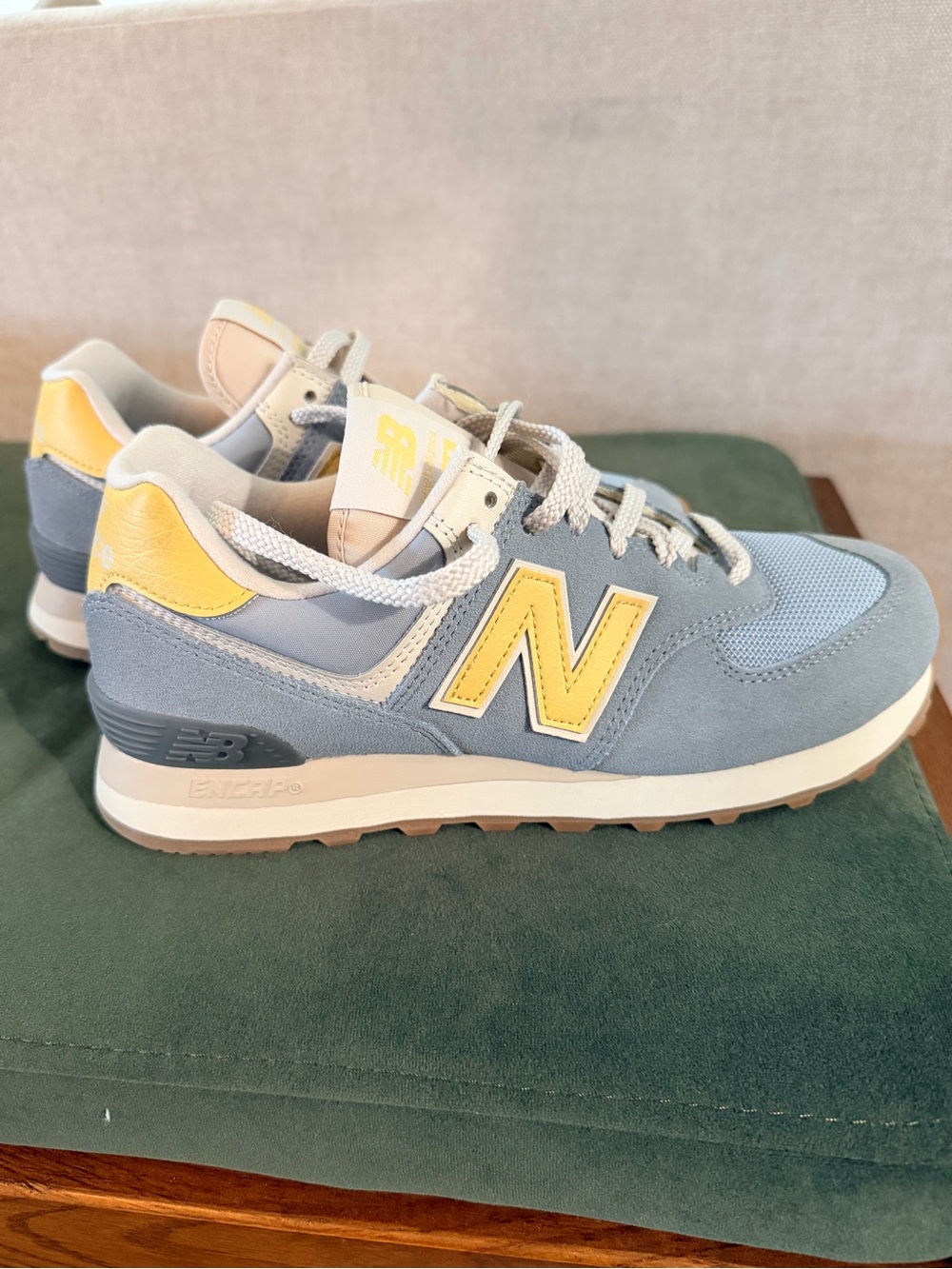 New Balance 574 Women's Sneakers - size 7.5 - Pale Blue and  Butter Yellow - Picture 6 of 9